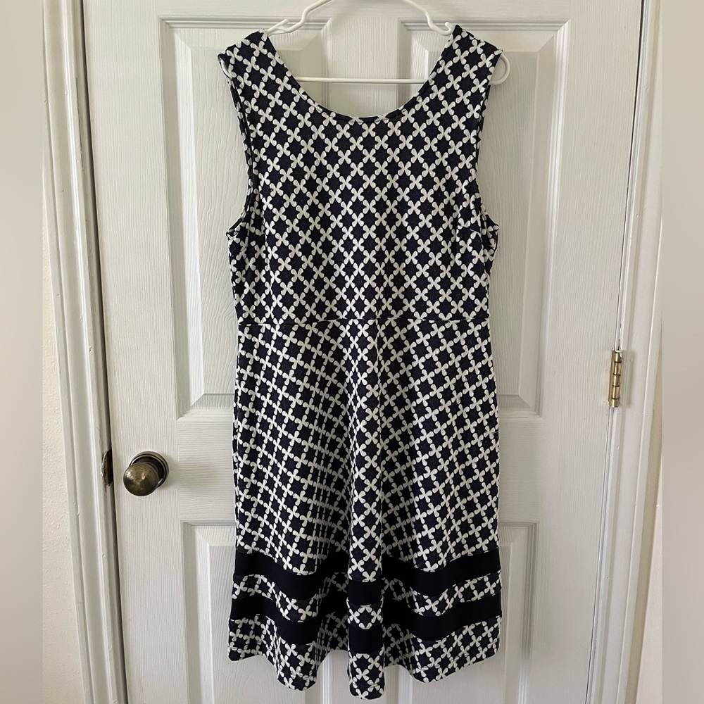 Mauvette Navy and White Sleeveless Patterned Midi Dress